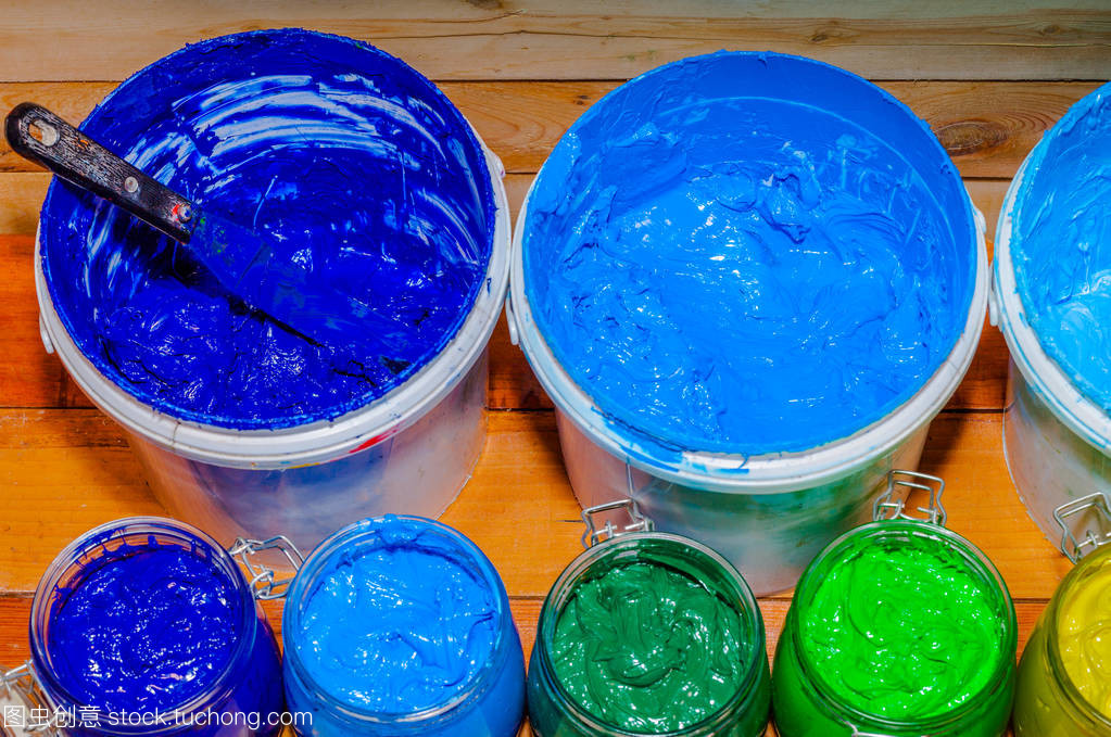 彩色塑膠油墨在玻璃基材上的應用與T恤衫絲網印花工藝解析